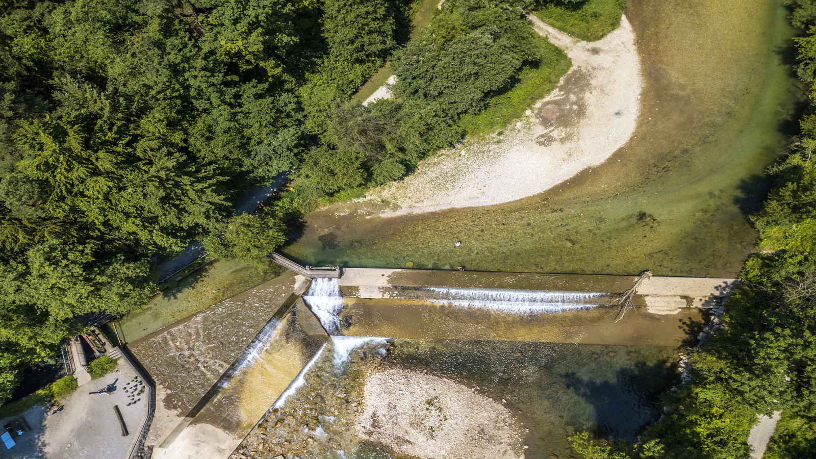 grande represa que acumula lodo e por tanto trabalha com Bomba para lodo