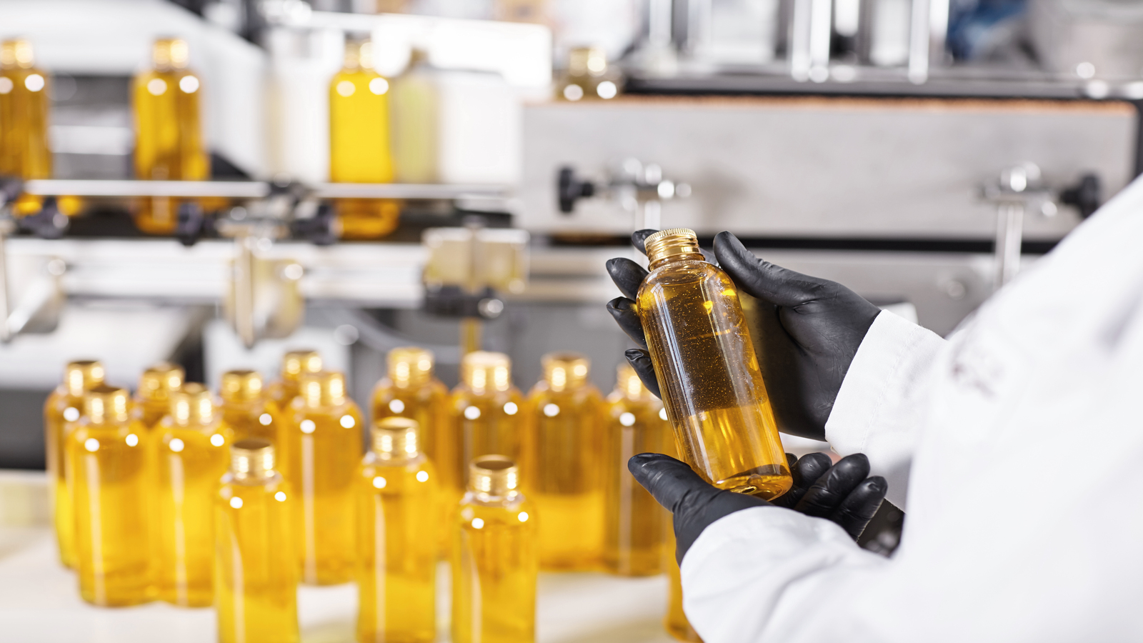 linha de produção com produtos quimicos que utliza uma Bomba a ar comprimido